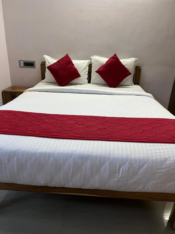 Tulip Villa 3Bhk 2Bhk And 1Bhk Located Near Chunnambar Boat House And Paradise Beach Pūrnānkuppam 外观 照片